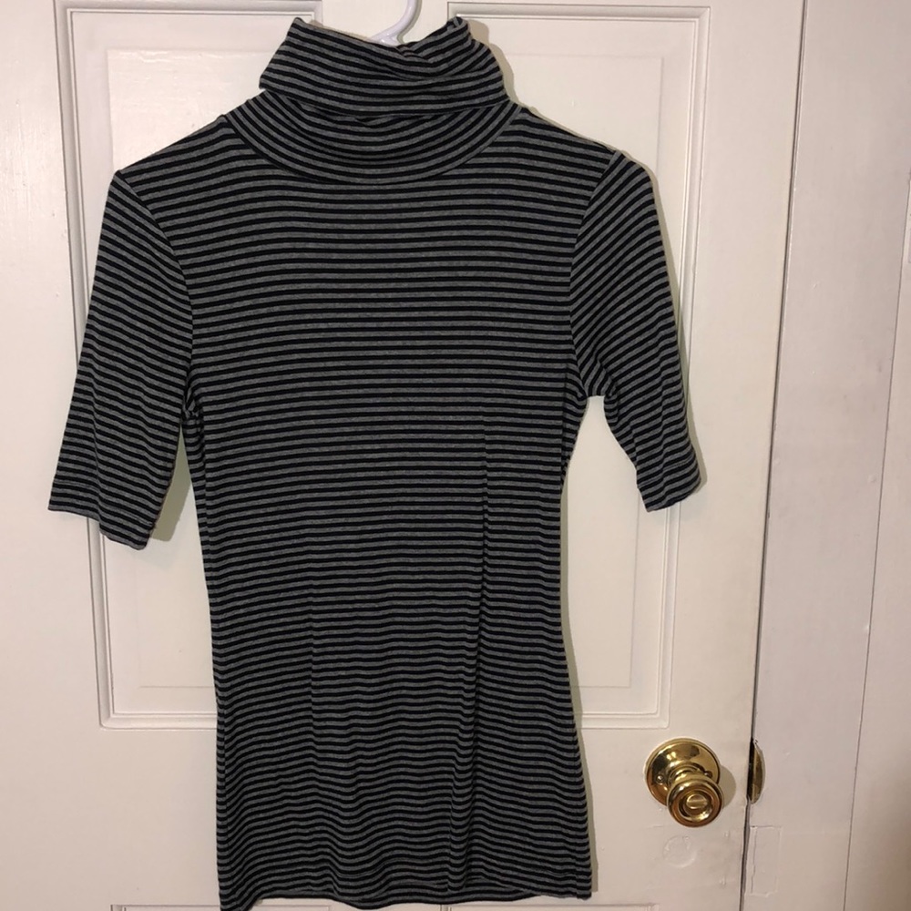 Half sleeve turtle neck stripe shirt